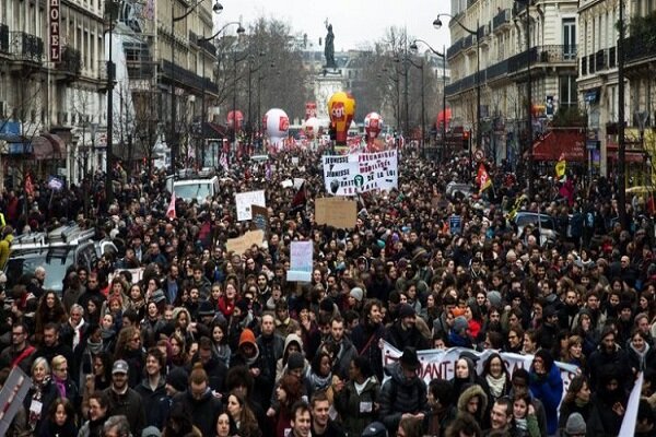 Over 1 mn protest in France as tensions flare over pensions - TrendRadars