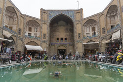 چهارسوی ضرابخانه بازار قیصریه اصفهان پس از ۶۰ سال رفع تصرف شد