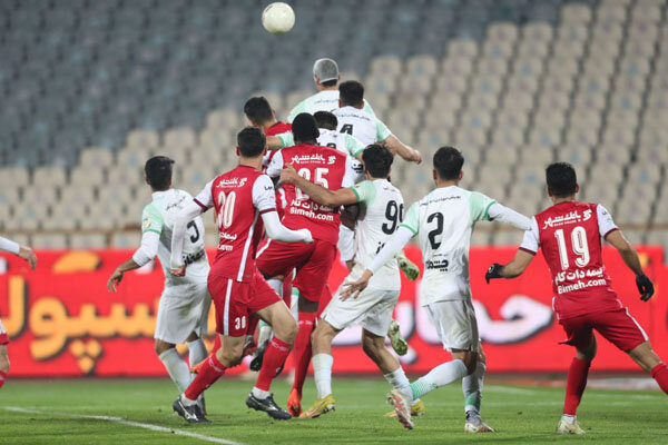 اضلاع مربع مدعیان از هم باز شد / جهش پرسپولیس و رنگ زرد استقلال!
