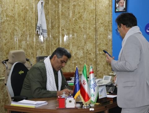 کارکنان و فرهنگیان لرستانی با لباس پاسداری درمحل کارخود حاضر شدند