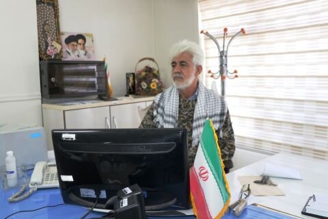 کارکنان و فرهنگیان لرستانی با لباس پاسداری درمحل کارخود حاضر شدند