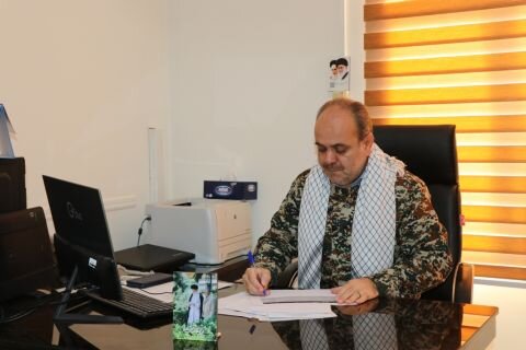 کارکنان و فرهنگیان لرستانی با لباس پاسداری درمحل کارخود حاضر شدند