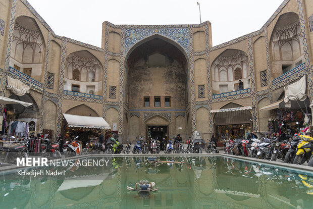 چهارسوی ضرابخانه بازار قیصریه اصفهان پس از ۶۰ سال رفع تصرف شد چهارسوی ضرابخانه بازار قیصریه اصفهان پس از ۶۰ سال رفع تصرف شد