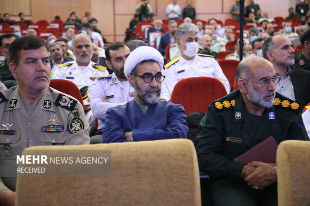 مراسم روز شهید عراقی؛ بزرگداشت آیت‌الله شهید سید محمدباقر حکیم روز جمعه با حضور گسترده مردم در مرقد مطهر این شهید بزرگوار در نجف اشرف و همچنین مراسم رسمی با حضور مقامات عراقی صبح امروز در دفتر جریان حکمت ملی در بغداد برگزار شد