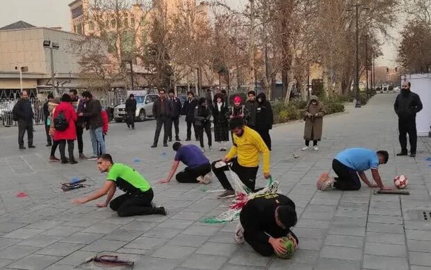 اجرای عمومی نمایش خیابانی «چرخیدن» درجشنواره بین‌المللی تئاتر فجر