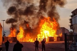 النيران تشتعل في مصنع شمال فلسطين المحتلة
