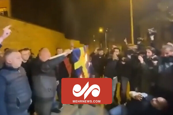 İsveç'te Kur'an-ı Kerim yakılması İstanbul'da protesto edildi İsveç'te Kur'an-ı Kerim yakılması İstanbul'da protesto edildi