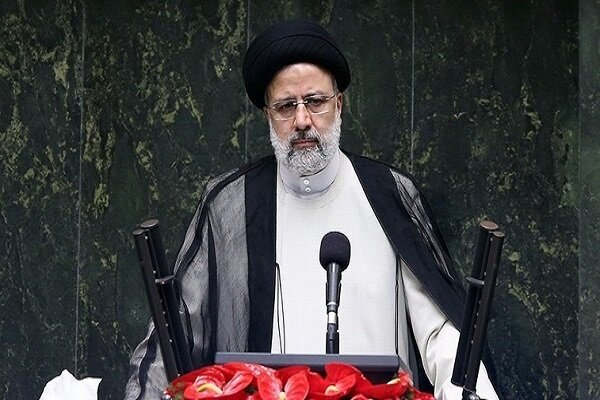 الرئيس الايراني: حرس الثورة يلعب دوراً بارزاً في مواجهة الإرهاب