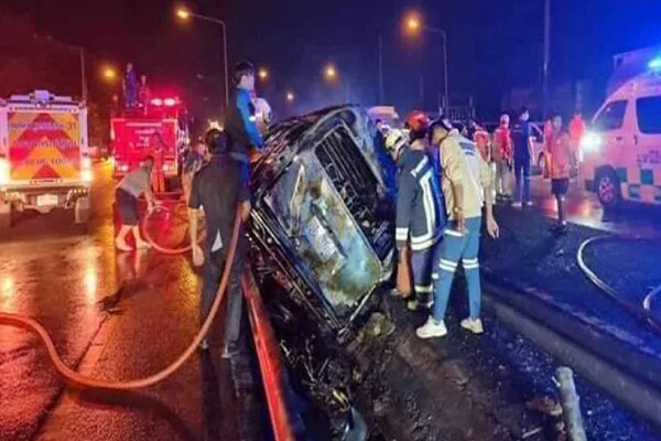 Tayland'da trafik kazası: 11 ölü Tayland'da trafik kazası: 11 ölü