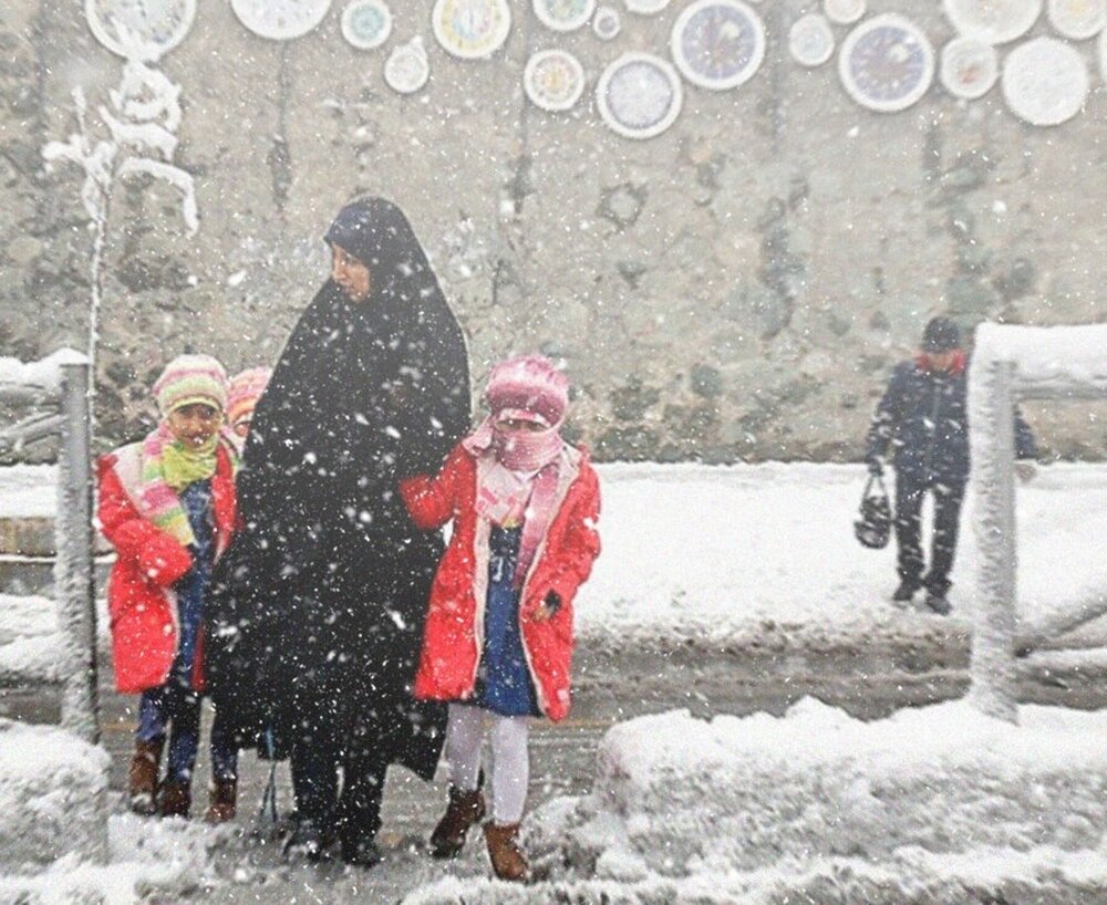 بارش برف مدارس ابتدایی فریدون‌شهر را غیرحضوری کرد