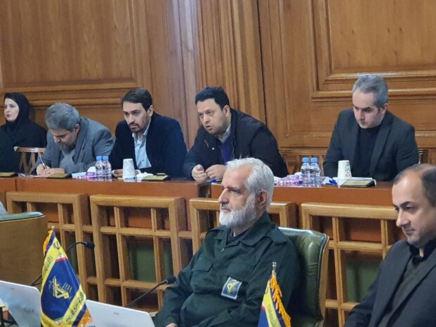 حضور رئیس و نایب رئیس شورای شهر در صحن علنی با لباس سپاه