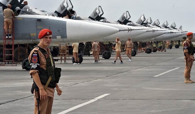 وزارة الدفاع الروسية تعلن انتشار الطيران العسكري الروسي في مطار الجرّاح السوري