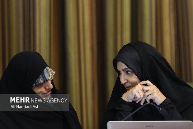نرجس سلیمانی عضو شورای اسلامی شهر تهران در مراسم تقدیم لایحه بودجه ۱۴۰۲ شهر تهران به شورای شهر حضور دارد