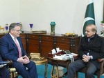 پاکستانی وزیراعظم اور امریکی سفیر ڈونلڈ بلوم کی ملاقات