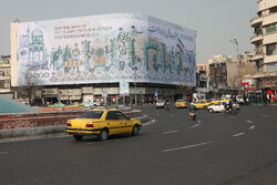 رونمایی از طرح جدید دیوارنگاره  میدان انقلاب