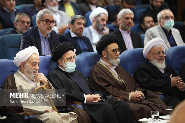 <a href='https://sayeb.ir/tag/%d8%ad%d8%ac%d8%aa-%d8%a7%d9%84%d8%a7%d8%b3%d9%84%d8%a7%d9%85-%d8%b3%db%8c%d8%af-%d8%a7%d8%a8%d8%b1%d8%a7%d9%87%db%8c%d9%85-%d8%b1%d8%a6%db%8c%d8%b3%db%8c'></div>حجت الاسلام سید ابراهیم رئیسی</a>، رئیس جمهور ، <a href='https://sayeb.ir/tag/%d8%ad%d8%ac%d8%aa-%d8%a7%d9%84%d8%a7%d8%b3%d9%84%d8%a7%d9%85-%d9%85%d8%ad%d8%b3%d9%86-%d9%82%d8%b1%d8%a7%d8%a6%d8%aa%db%8c'>حجت الاسلام محسن قرائتی</a>، رئیس ستاد اقامه و حجت الاسلام سیدمحمد علی آل هاشم امام جمعه در بیست و نهمین اجلاس سراسری نماز حضور دارند