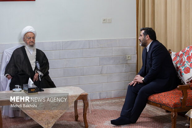 مسئله حجاب راه های فرهنگی دارد