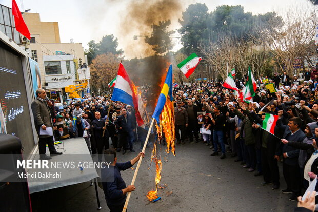 People in Qom condemn desecration of holy Quran in Europe