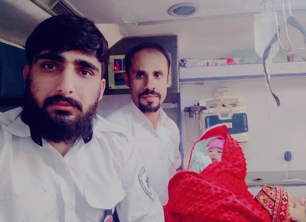 تولد نوزاد عجول ایرانشهری در آمبولانس