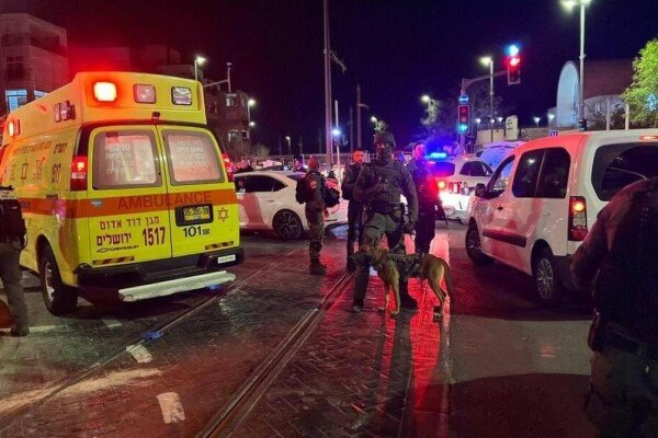مقتل 8 صهاينة وإصابة 12 آخرين في عملية إطلاق نار بالقدس المحتلة+فيديو+صور