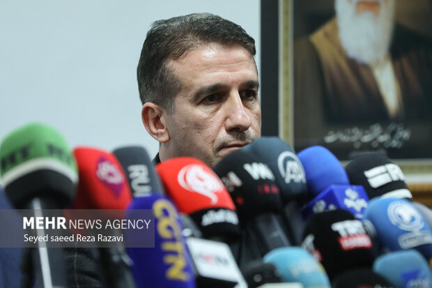 Mehr News Agency - FM visits inured Azeri staff in hospital