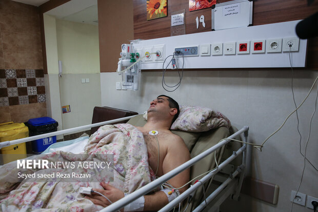 FM visits inured Azeri staff in hospital