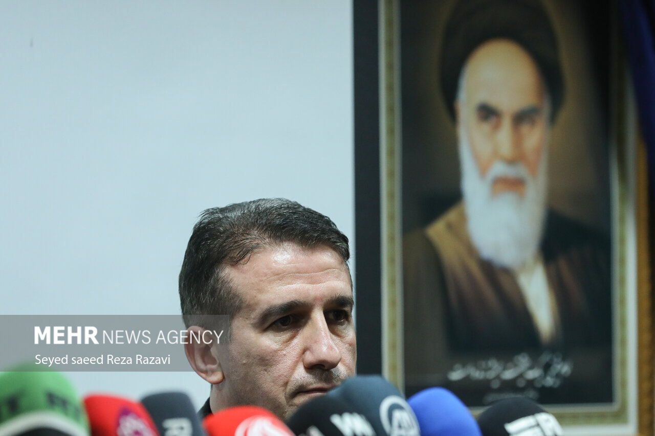 Mehr News Agency - FM visits inured Azeri staff in hospital