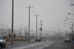 مه موضعی جاده های استان زنجان را فرا گرفته است