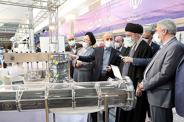 Ayetullah Hamanei, İran Sanayi Fuarı'nı ziyaret etti Ayetullah Hamanei, İran Sanayi Fuarı'nı ziyaret etti