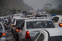 ترافیک سنگین در آزادراه کرج ـ قزوین/ بارش برف و باران در محورهای ۸ استان