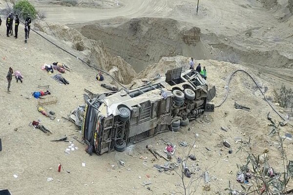 Bus accident in Peru leaves 10 dead