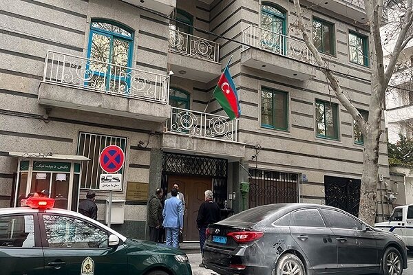 فعالیت سفارت آذربایجان در تهران تعلیق شد/ سرکنسولگری فعال است 