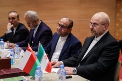 قاليباف: الممر الشمالي الجنوبي يلعب دورا فعالا في العلاقات بين إيران وسلطنة عمان