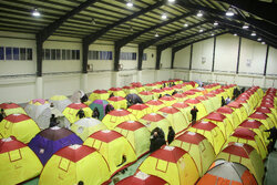 توزیع قریب به ۷ هزار چادر در میان زلزله‌زدگان/ ایجاد ۳۱ اردوگاه‌ اضطراری شهری