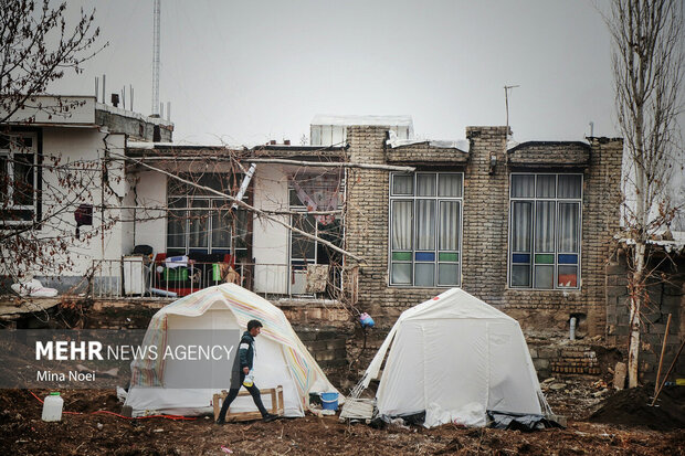 توزیع قریب به ۷ هزار چادر در میان زلزله‌زدگان 