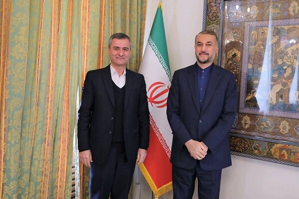 القنصل العام الإيراني الجديد في دبى يلتقي وزير الخارجية في طهران