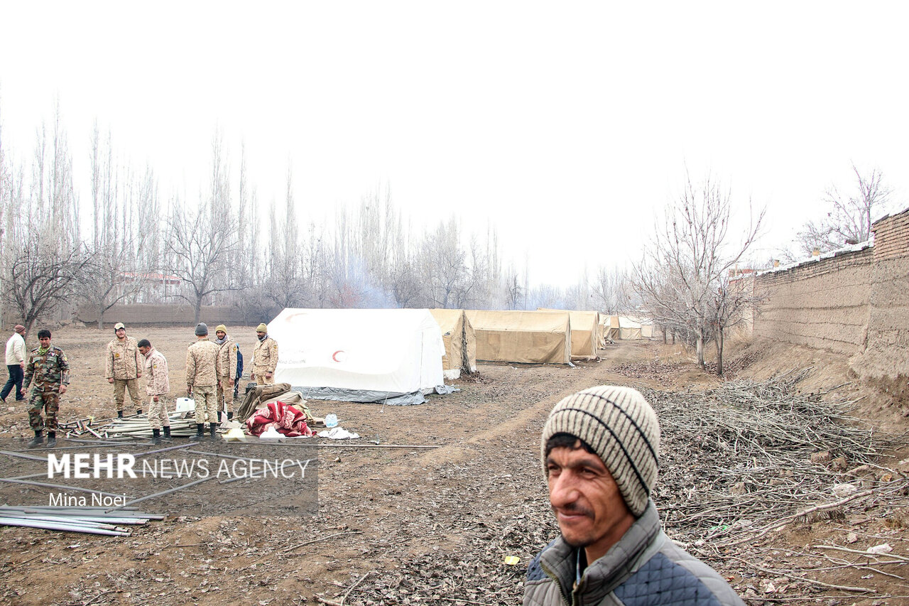 آوارشایعه سنگینتر از آوار زلزله/واقعیت را بنویسی اخراجت میکنند