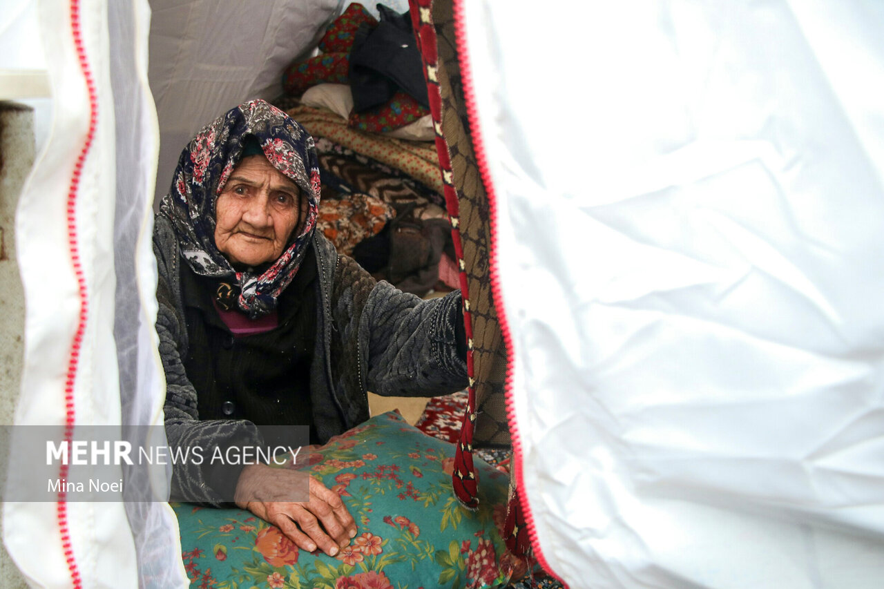 آوارشایعه سنگینتر از آوار زلزله/واقعیت را بنویسی اخراجت میکنند