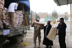 پخت 10 هزار قرص نان توسط مرزبانان آذربایجان غربی برای مردم خوی