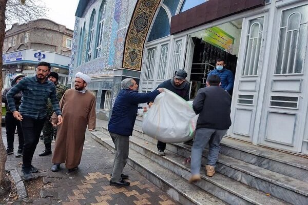 حضور جهادی روحانیون و طلاب در مناطق زلزله زده خوی