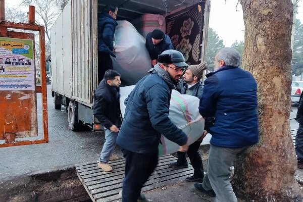 حضور جهادی روحانیون و طلاب در مناطق زلزله زده خوی