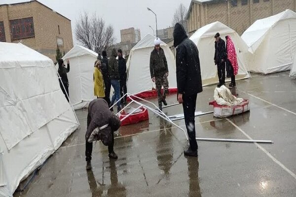 حضور جهادی روحانیون و طلاب در مناطق زلزله زده خوی