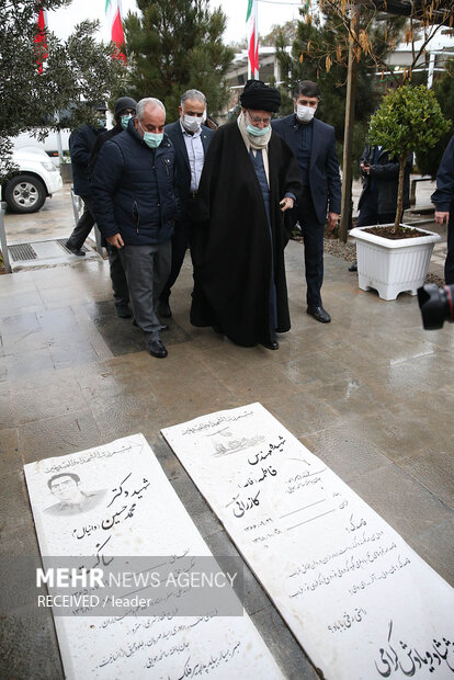 حضور مقام معظم رهبری در مرقد مطهر امام خمینی(ره) و گلزار شهیدان