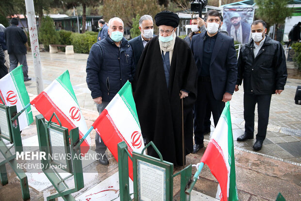 حضور مقام معظم رهبری در مرقد مطهر امام خمینی(ره) و گلزار شهیدان