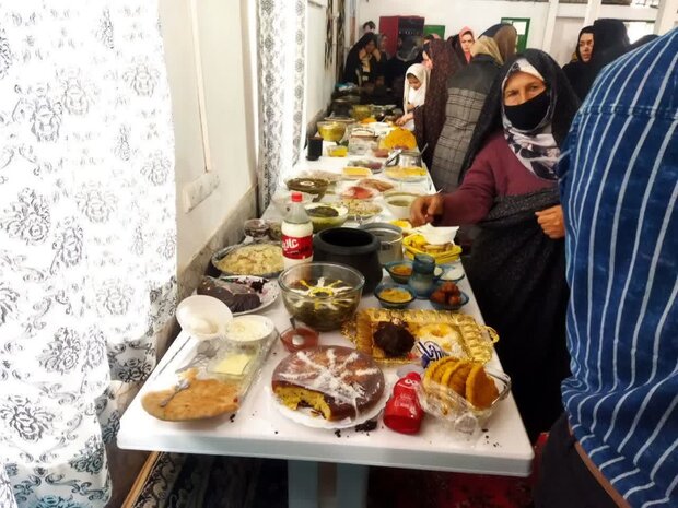 برگزاری‌ جشنواره غذای سالم همزمان با پویش ملی سلامت در خمین 