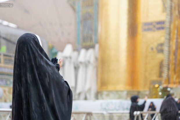 بارش باران در حرم امیرالمومنین(ع) زائران را غافلگیر کرد