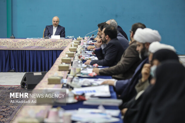 محمد باقر قالیباف رئیس مجلس شورای اسلامی در جلسه شورای عالی انقلاب فرهنگی حضور دارد