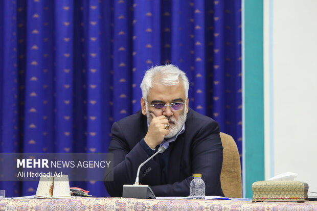 محمد مهدی طهرانچی رئیس دانشگاه آزاد اسلامی در جلسه شورای عالی انقلاب فرهنگی حضور دارد