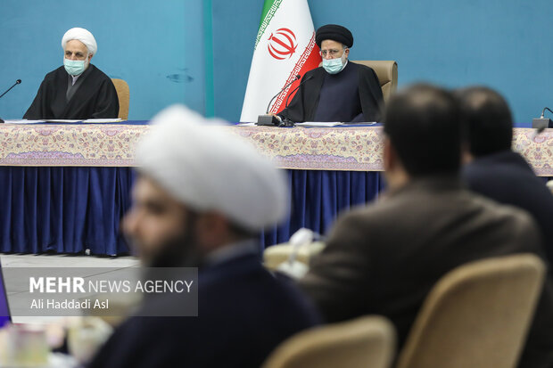 حجت الاسلام سید ابراهیم رئیسی رئیس جمهور در جلسه شورای عالی انقلاب فرهنگی حضور دارد