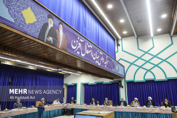 جلسه شورای عالی انقلاب فرهنگی بعد از ظهر روز سه شنبه ۱۱ بهمن ماه ۱۴۰۱ با حضور حجت الاسلام سید ابراهیم رئیسی رئیس جمهور و اعضای شورا در ساختمان شهید بهشتی نهاد ریاست جمهوری برگزار شد